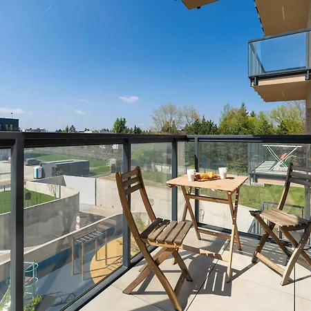 Lägenhet Bright In With Parking, Balcony And Desk By Renters Poznań