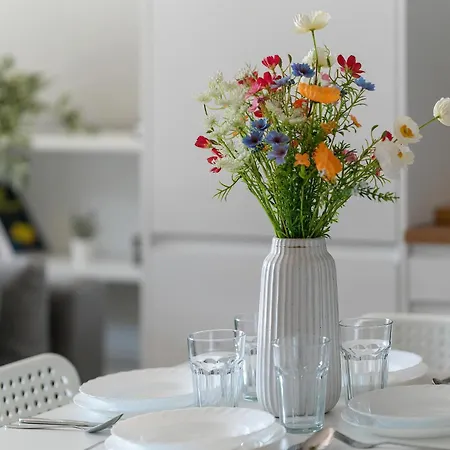 Bright In With Parking, Balcony And Desk By Renters 公寓 *