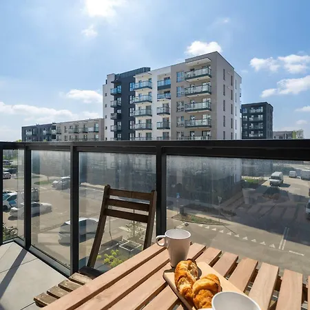 Bright In With Parking, Balcony And Desk By Renters 公寓 波兹南
